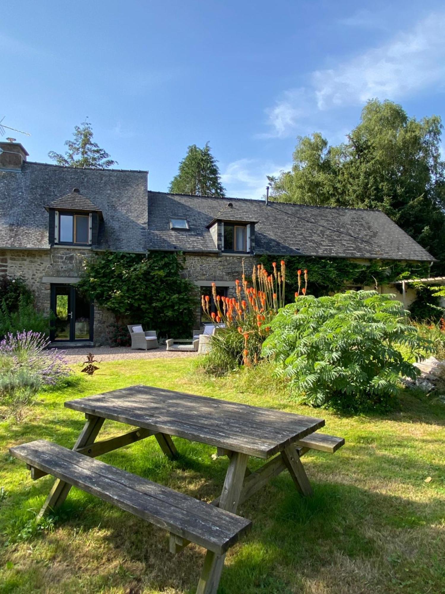 L'Hotie De Broceliande, Au Coeur Des Sites Naturels Et Legendaires Paimpont Exteriör bild